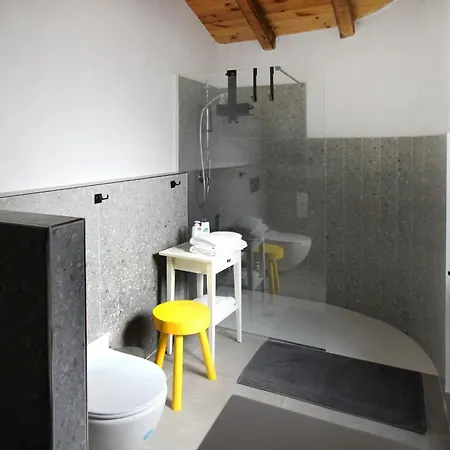 Strega Con Piscina Riscaldata *