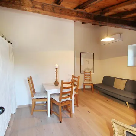 Strega Con Piscina Riscaldata SantʼAgata di Militello