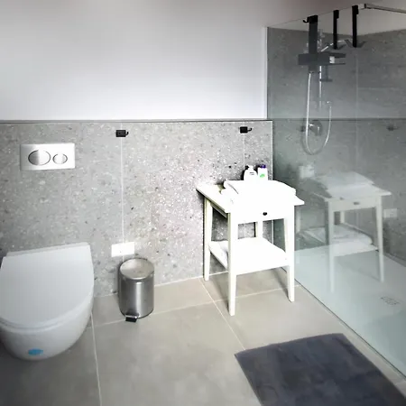 Strega Con Piscina Riscaldata