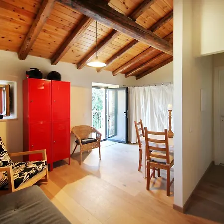 Strega Con Piscina Riscaldata Vila SantʼAgata di Militello