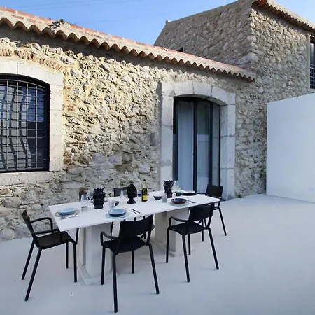 Strega Con Piscina Riscaldata *