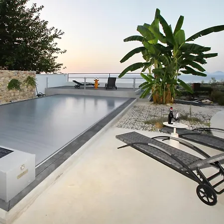 Vila Strega Con Piscina Riscaldata SantʼAgata di Militello