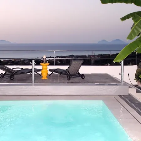 Strega Con Piscina Riscaldata *