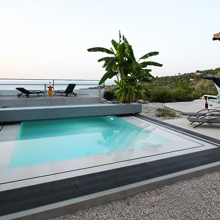 Strega Con Piscina Riscaldata Vila *