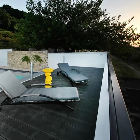 Strega Con Piscina Riscaldata SantʼAgata di Militello